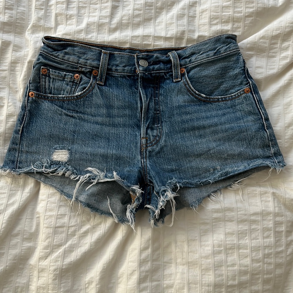90’s ripped 501 levi’s shorts high waisted women’s size 25